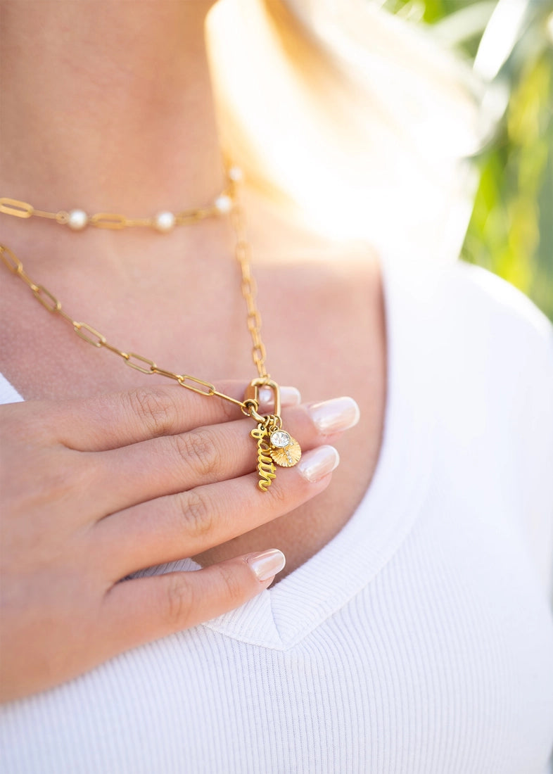 Collar Faith: La Elegancia de la Versatilidad