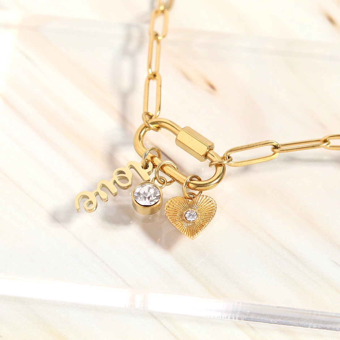 Collar Love: La Esencia del Estilo Personalizable