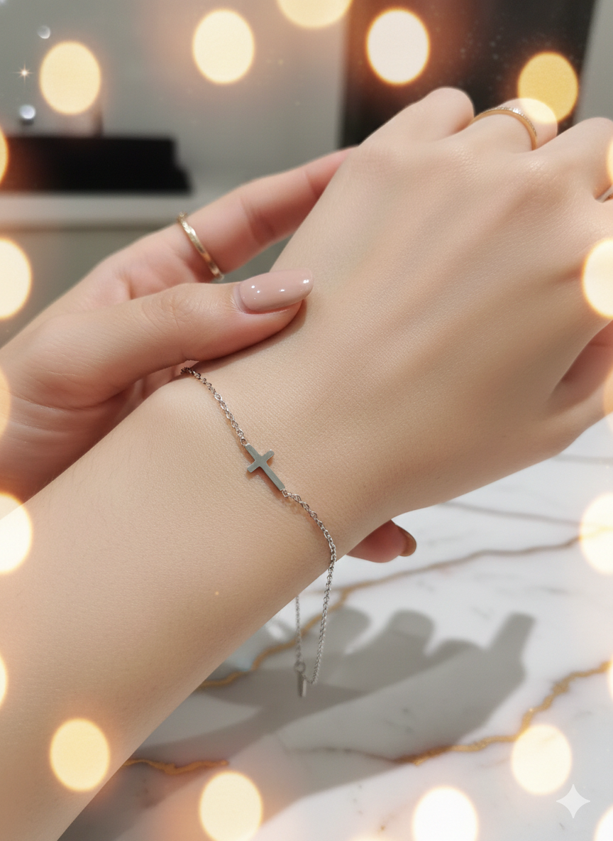 Pulsera FE Delicada con Cruz Minimalista | Ajustable - Chapada en Oro 18k