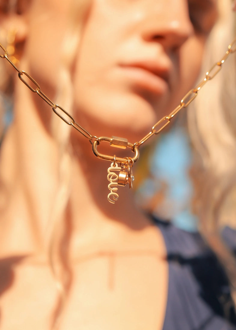 Collar Love: La Esencia del Estilo Personalizable